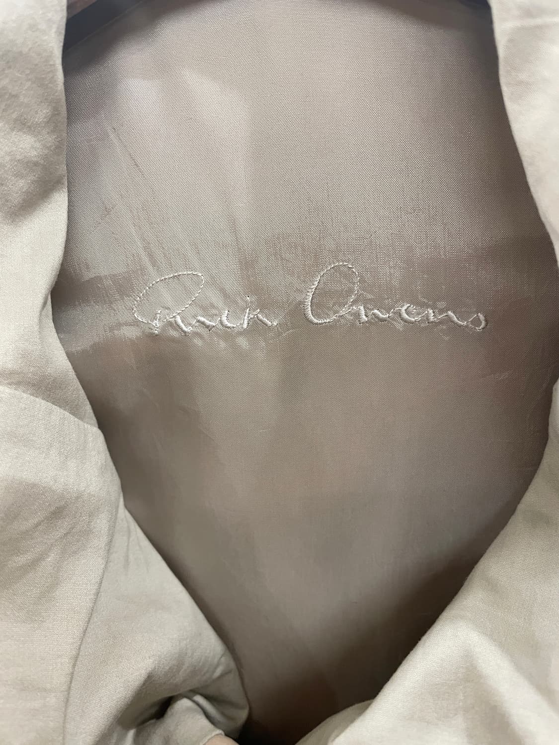 릭 오웬스 코튼 자켓 드레이프 카라 언밸런스 지퍼 디테일 슬림핏 베이지 상품이미지5