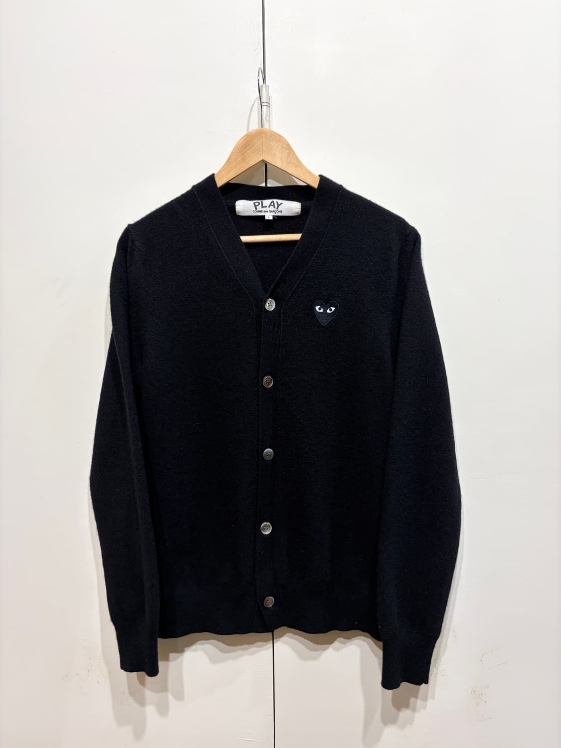 꼼데가르송 블랙 하트 와펜 가디건 상품이미지1