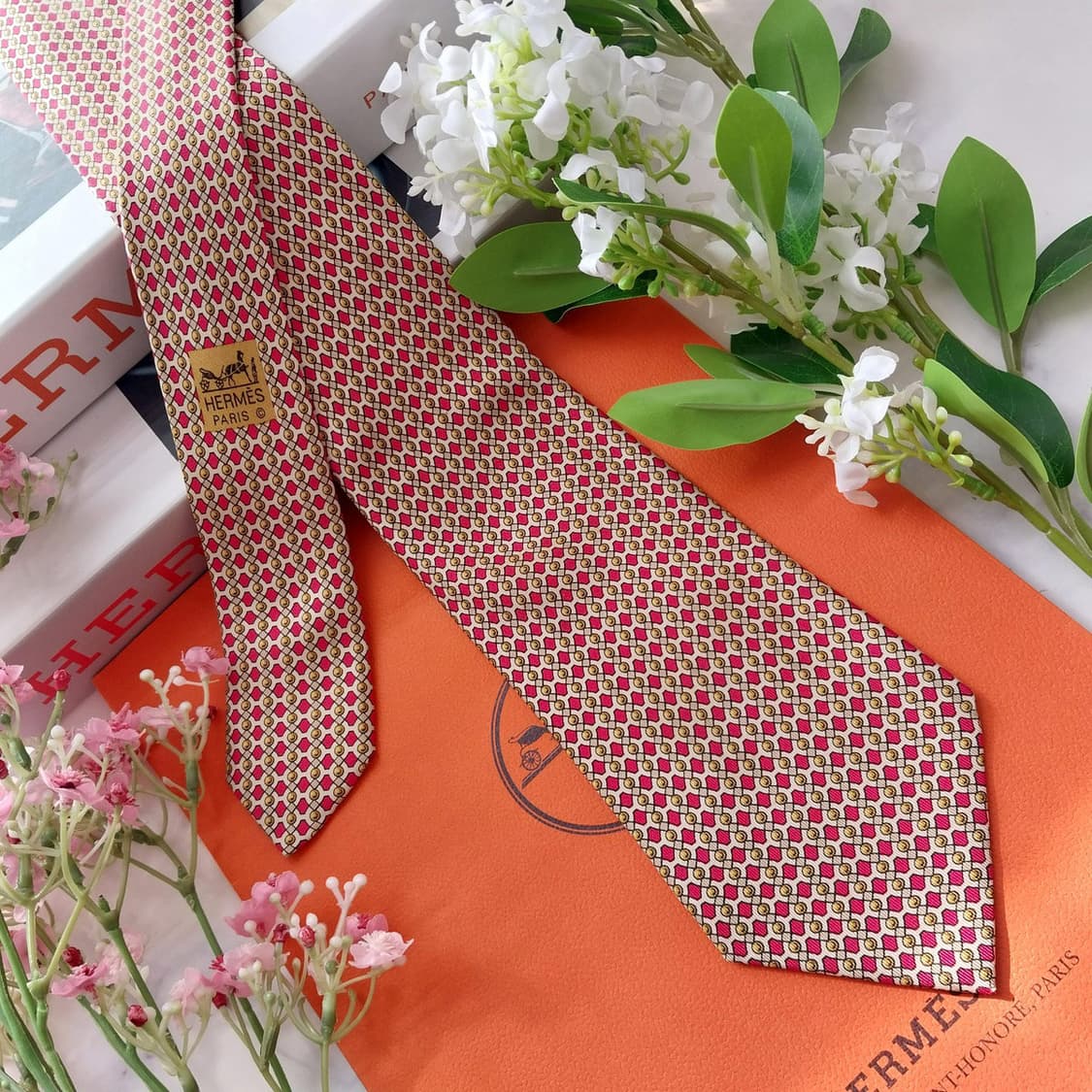 에르메스 실크 레드빛 핑크 패턴 넥타이 9cm A+등급 K1860
 상품이미지3