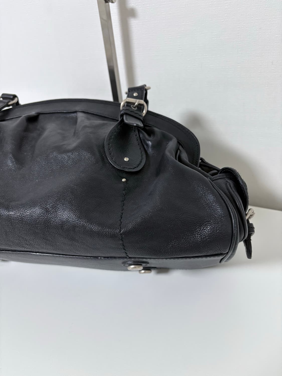 디올 사이드포켓 레더숄더백 상품이미지7