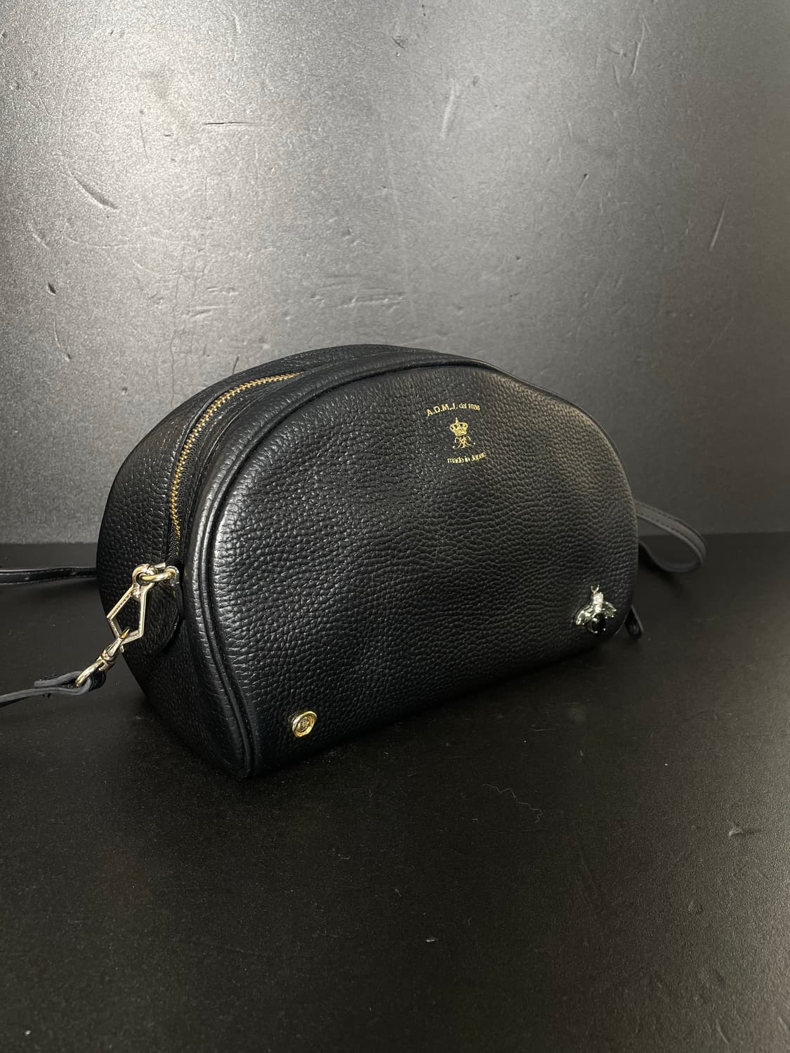 A.D.M.J THE BEE 라운드 악센트 블랙 레이디스 크로스백 상품이미지3