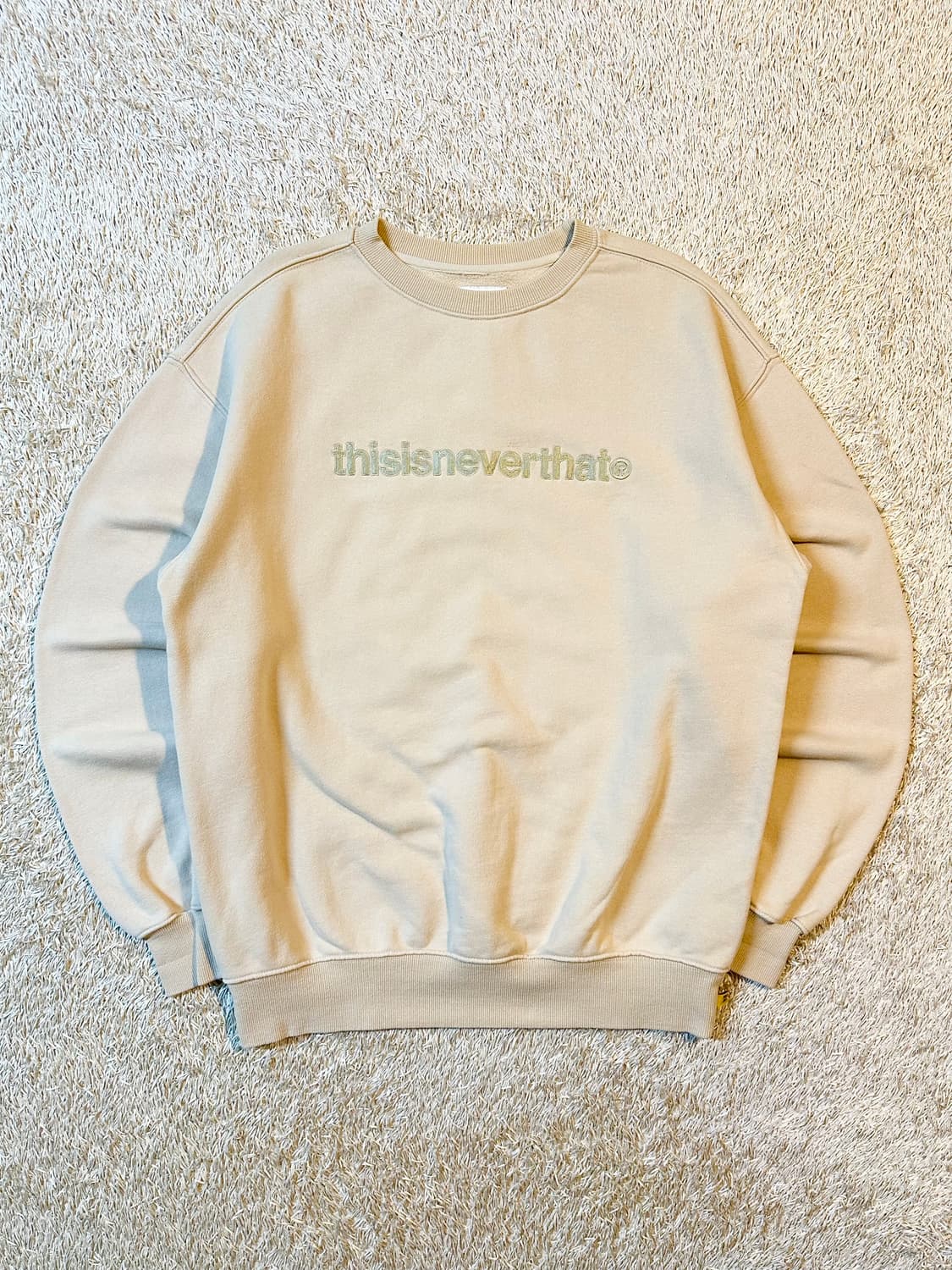 디스이즈네버댓 T-Logo 맨투맨 라이트베이지 상품이미지1
