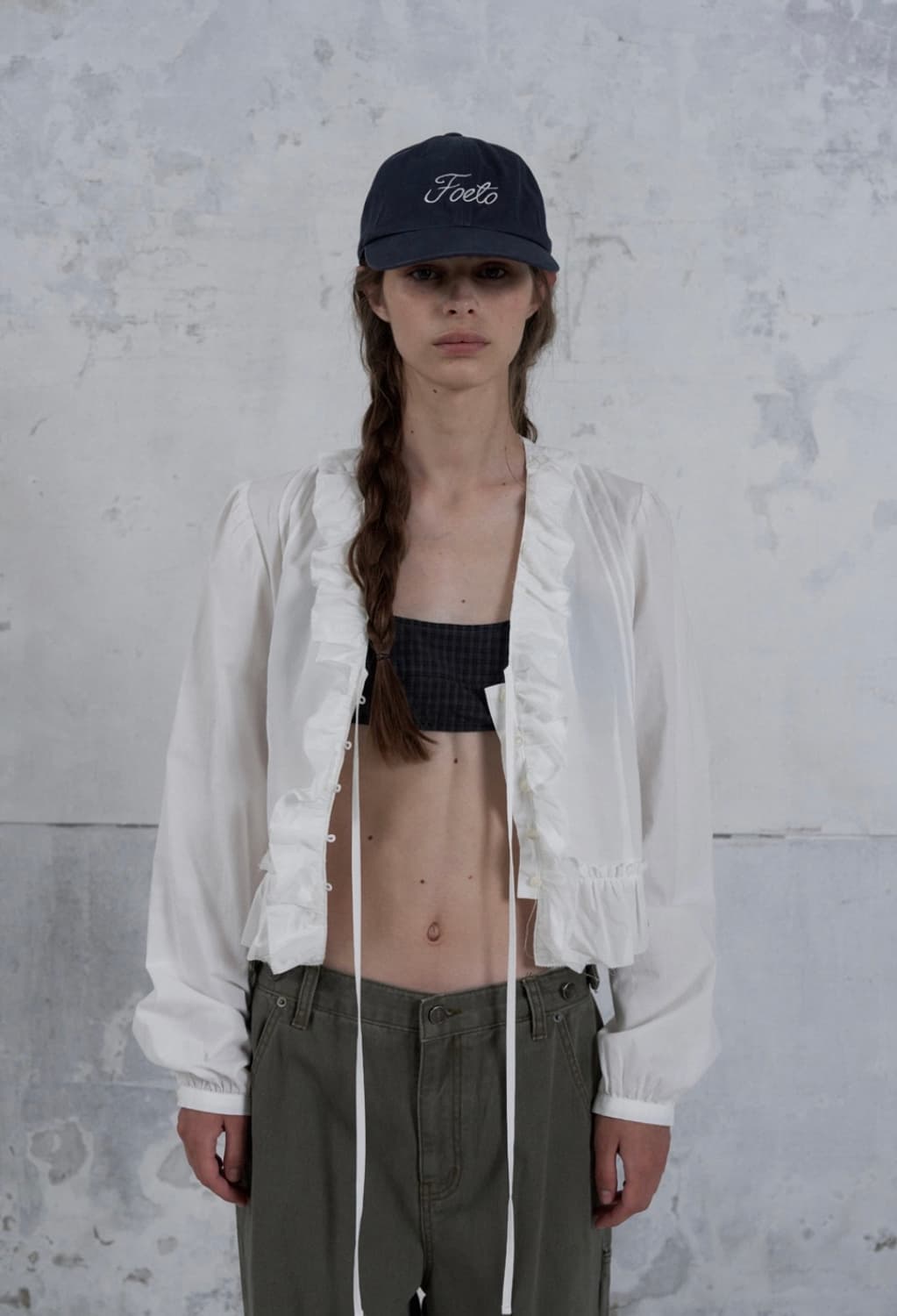 포에토 Smudge frill blouse 상품이미지2