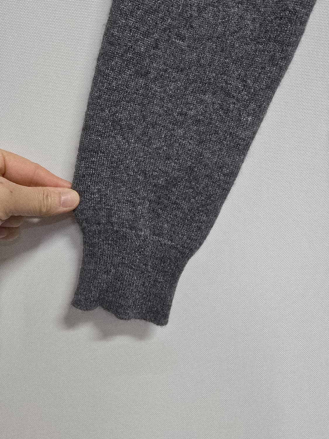 한섬 LISA YANG헬레나 캐시미어 100% 스웨터 (그라파이트) 상품이미지4