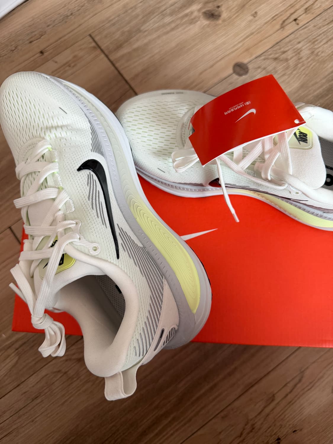 나이키 보메로 18 245 새상품 급처 상품이미지2