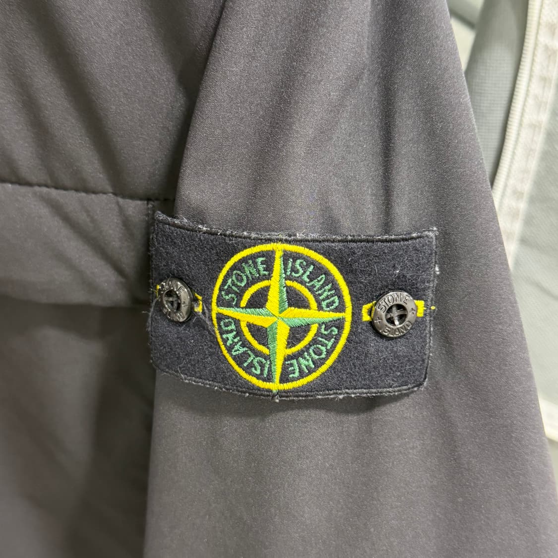 스톤아일랜드 소프트쉘 프리마로프트 상품이미지4