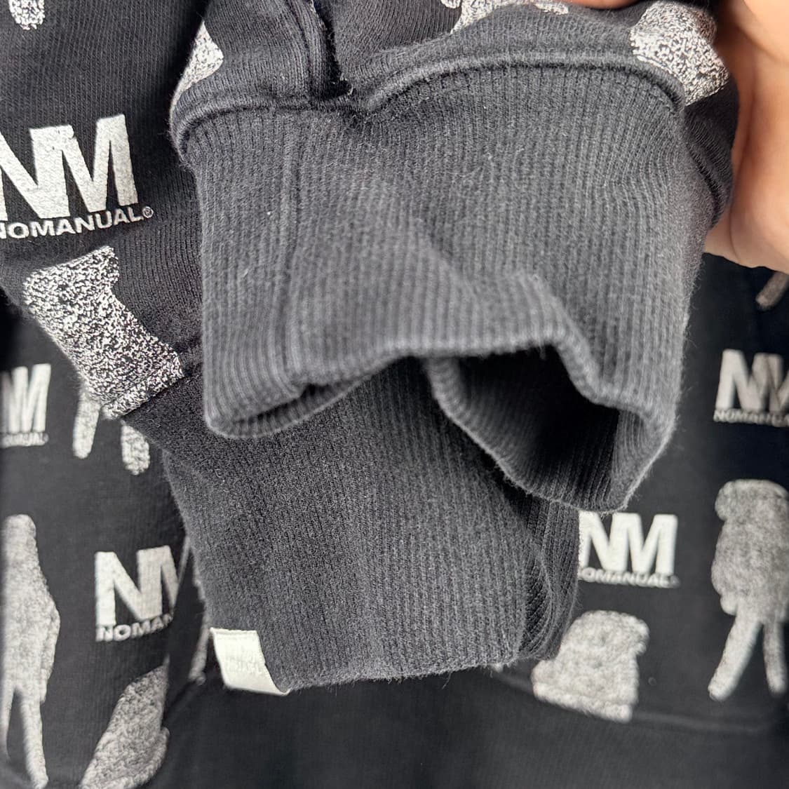 (105) 노메뉴얼 멀티 그래픽 후드 티 블랙 상품이미지3