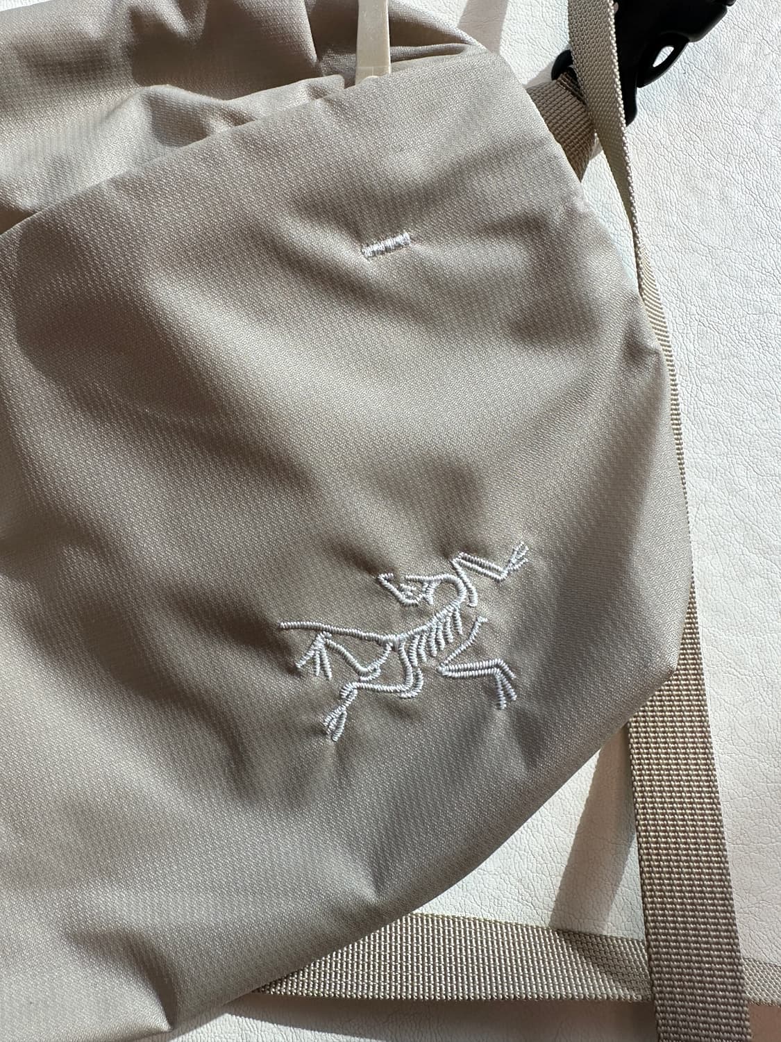 아크테릭스 헬리아드 6 크로스바디백 / 스모크 블러프 상품이미지3