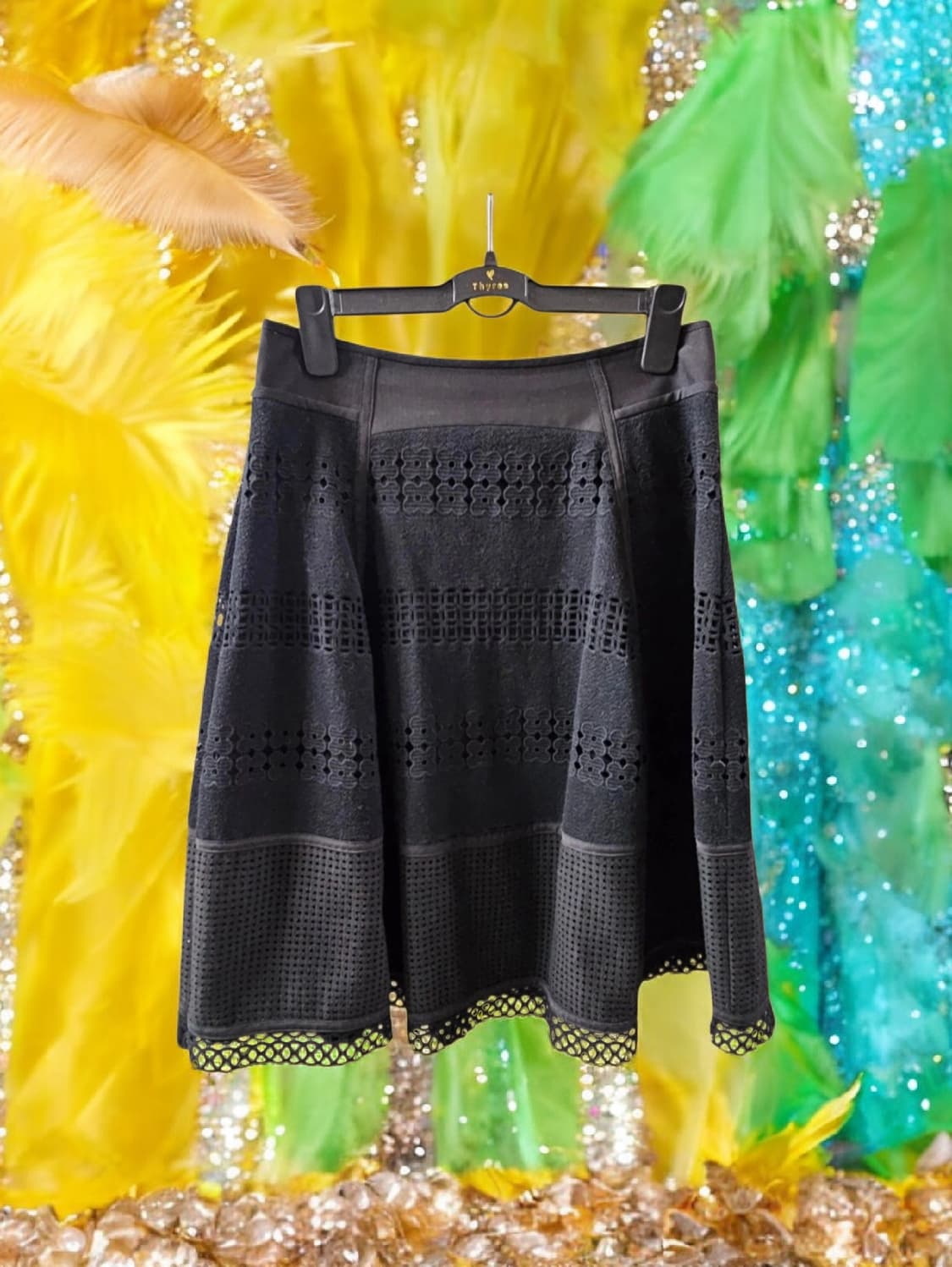 티렌 THYREN 블랙 펀칭 플레어 F/W 미디 스커트 55 상품이미지1