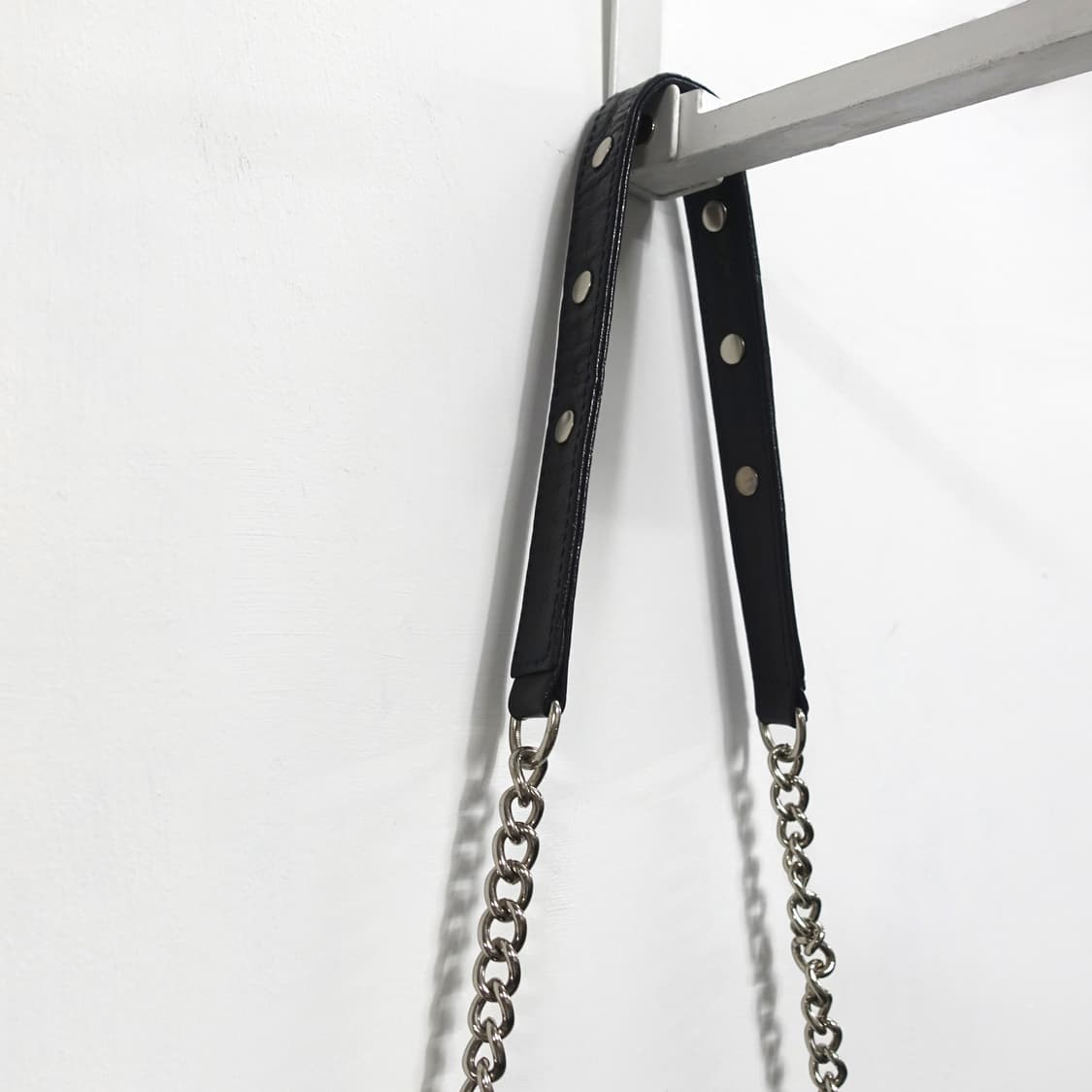 REBECCAMINKOFF 메탈버클 체인 펑크 레더 크로스백  상품이미지7