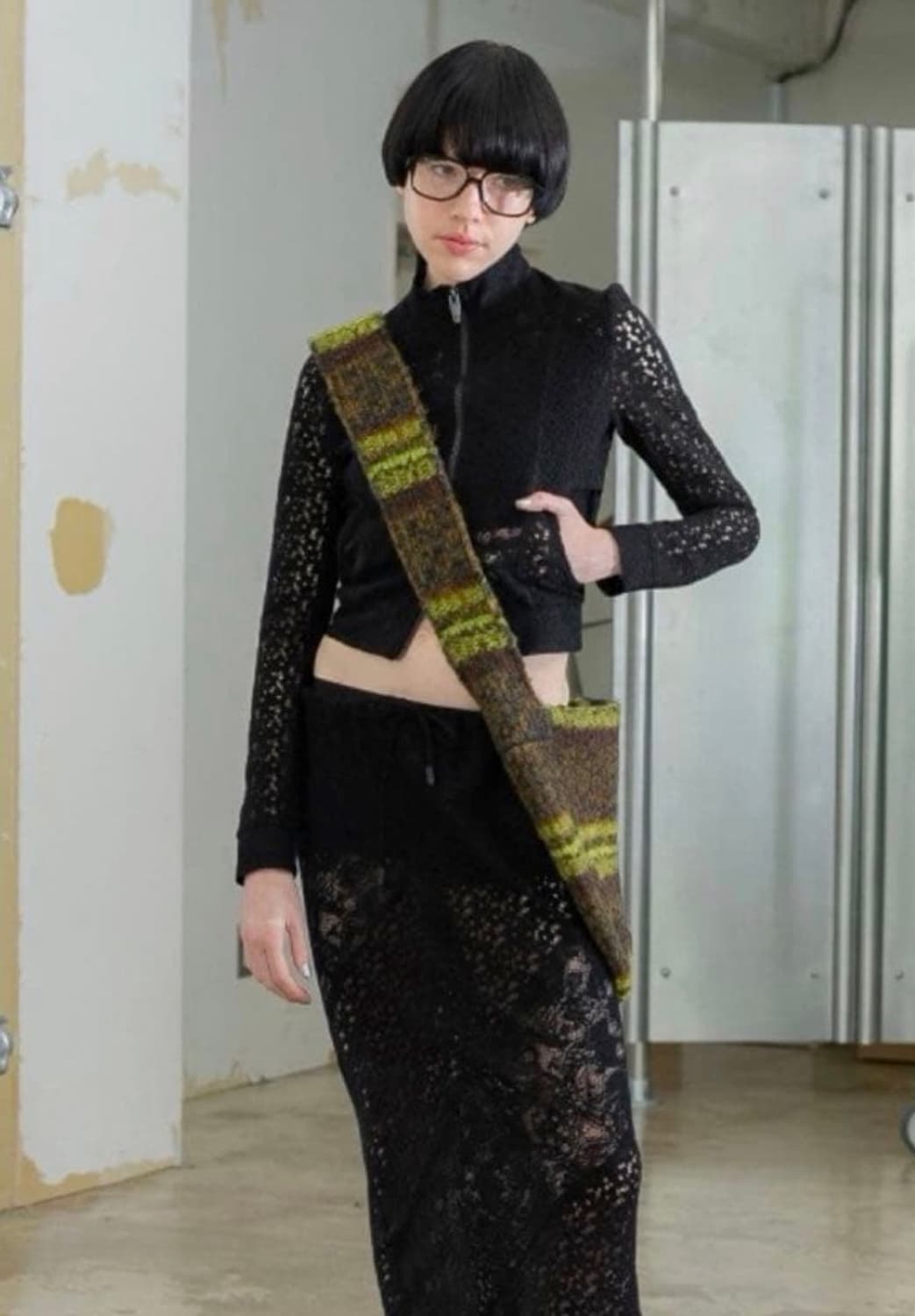 (무료배송, 수수료 x) 퍼버즈 니트 뉴스페이퍼 크로스백 판매합니다! 상품이미지1