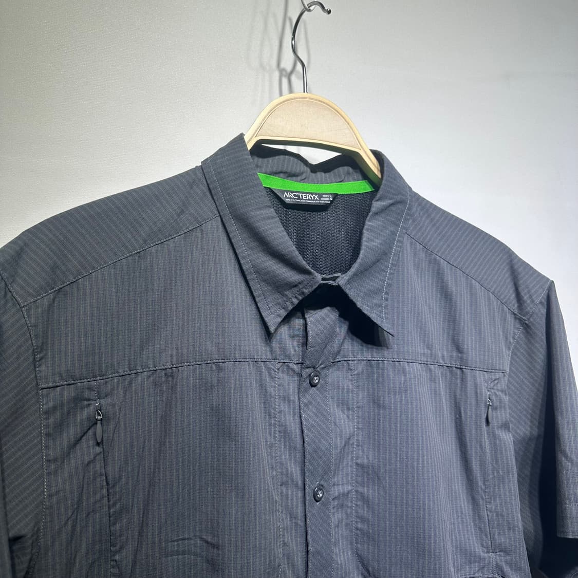 아크테릭스 반팔 셔츠 판매합니다 상품이미지3