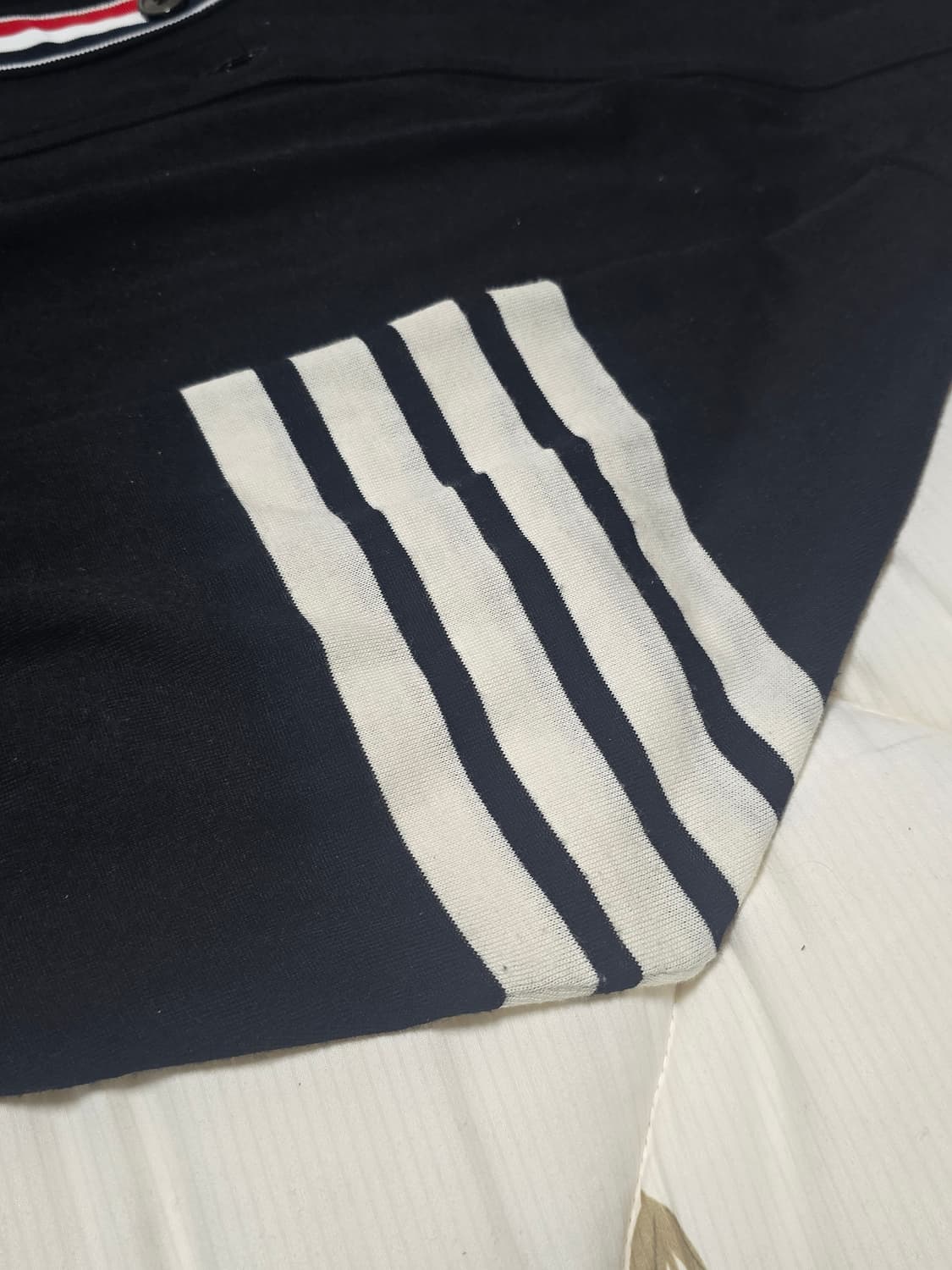 (25FW/새상품급)톰브라운 밀라노스티치 사선 블랙가디건 5사이즈 상품이미지3