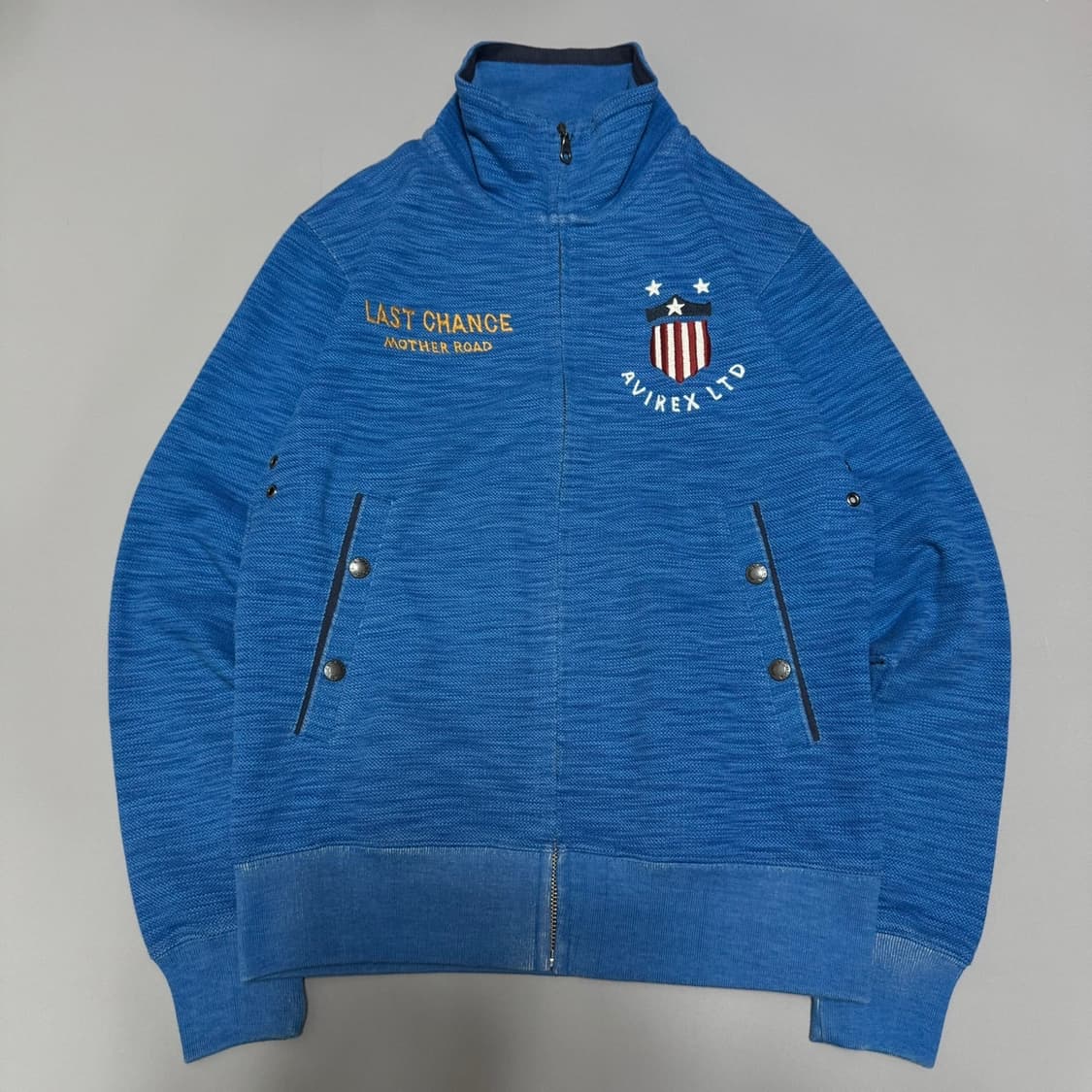 아비렉스(AVIREX) 블루 워시드 코튼 자수로고 하이넥 집업 자켓 상품이미지8