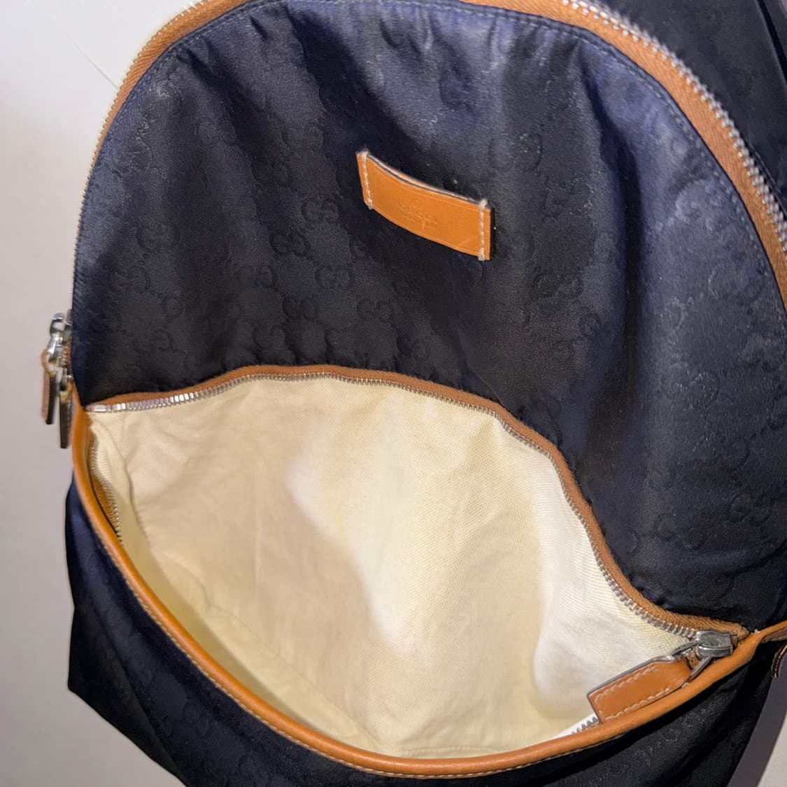 구찌 GG로고 수프림 거북이 백팩 블랙 (안감 사용감) 상품이미지8