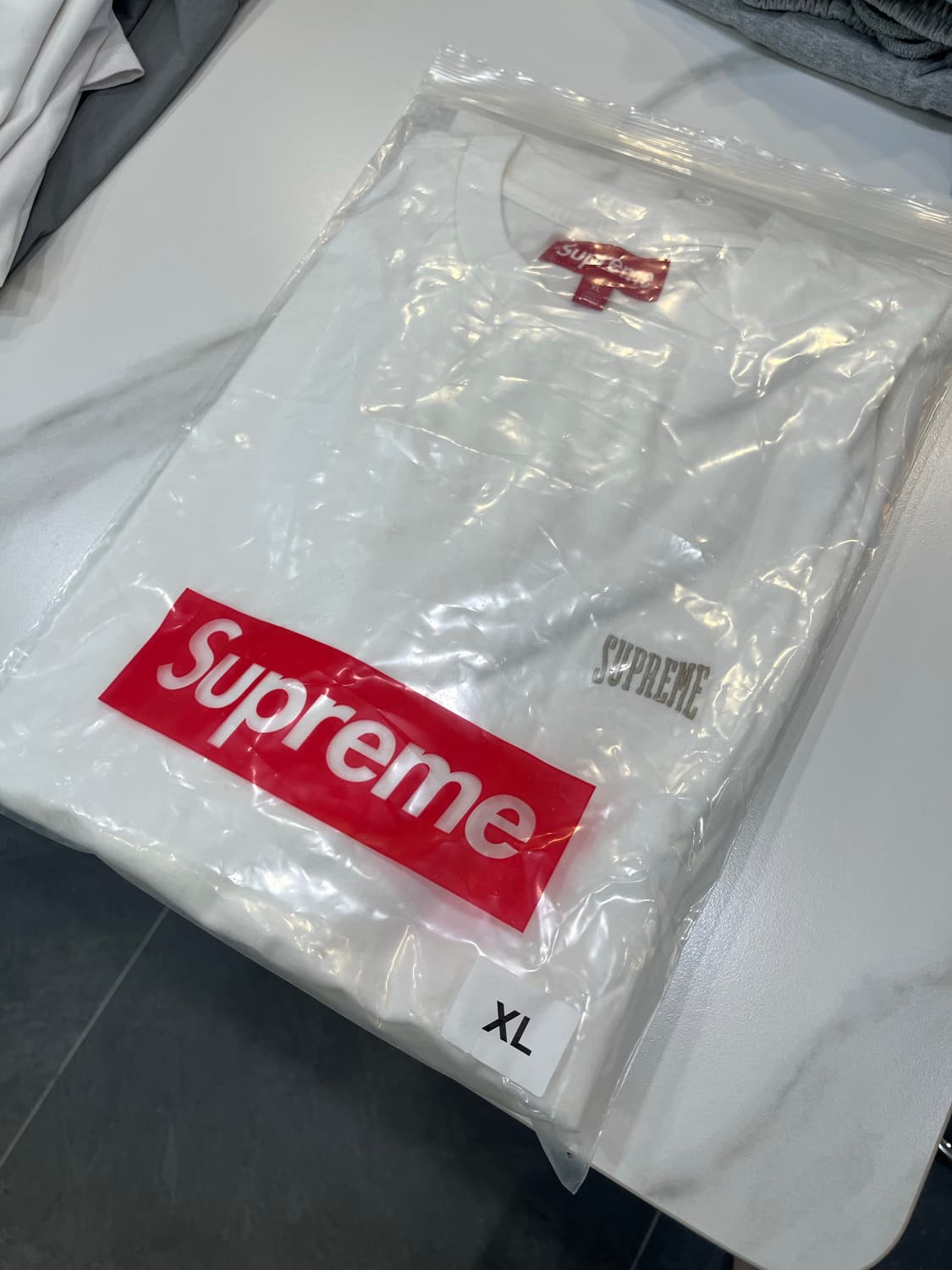 슈프림 XL 시착안한 새상품 반팔 티셔츠 supreme 상품이미지2