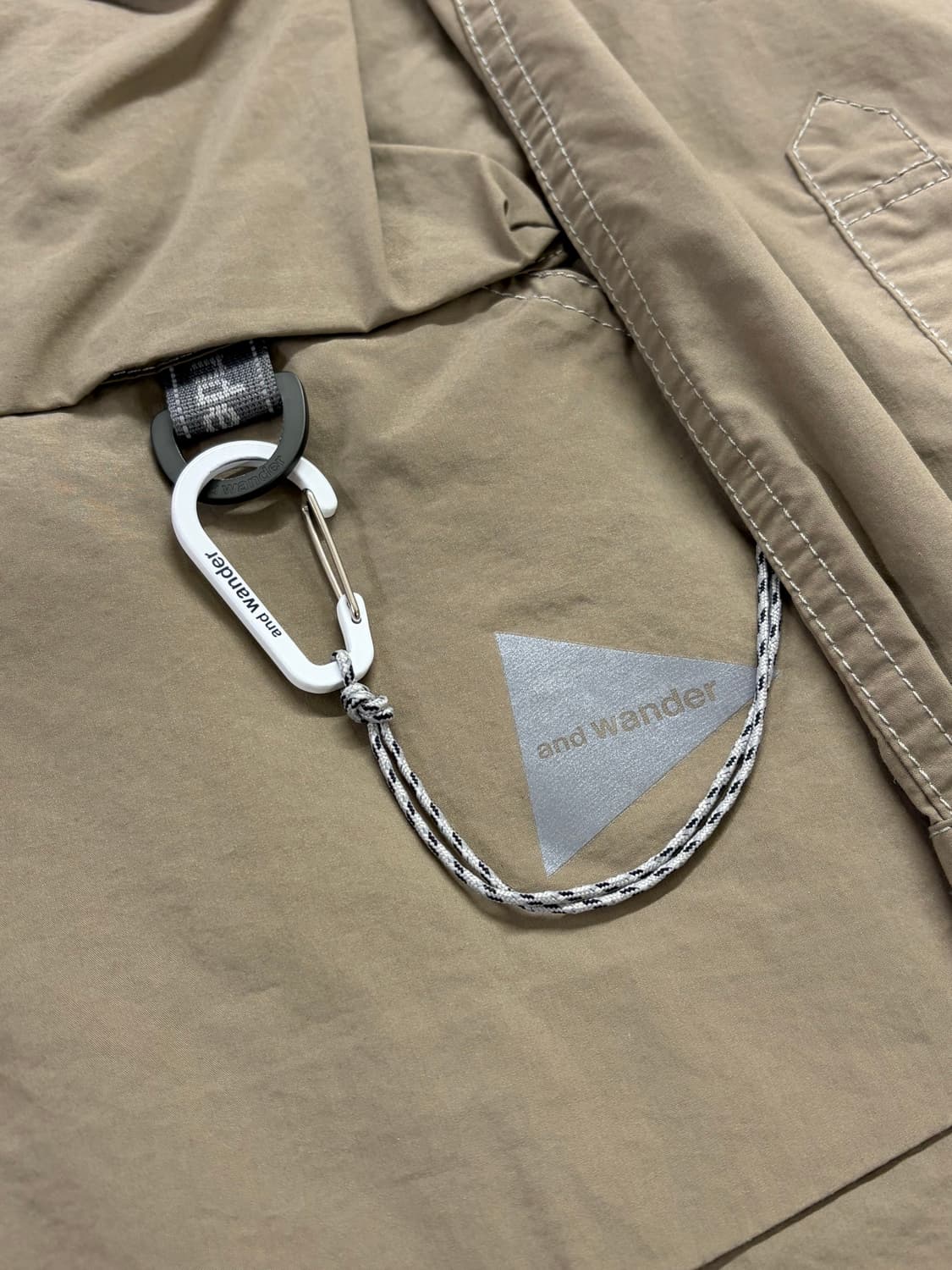 앤드원더 멀티포켓 셔츠 카키 상품이미지6