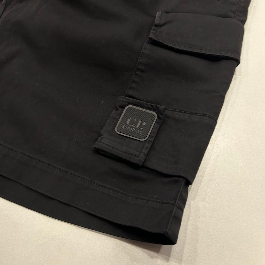 [52] C.P. 씨피컴퍼니 카고 반바지 버뮤다 블랙 상품이미지4