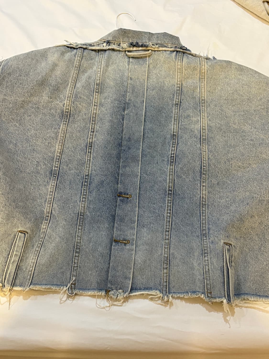 발렌시아가 22ss 컷팅 데님 자켓 상품이미지3