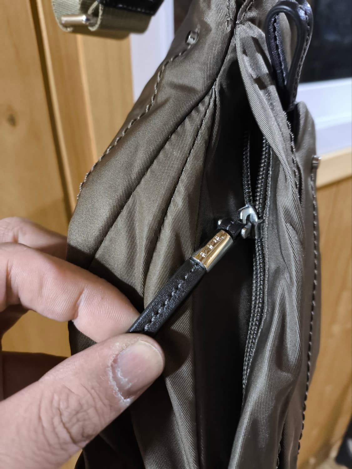 투미 보야져 수마트라 크로스백 상품이미지4