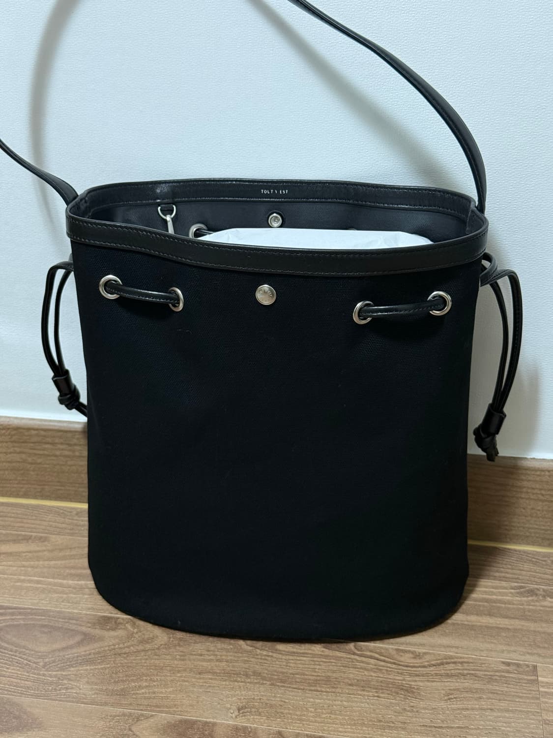 투티에 코키 버킷백 블랙 상품이미지2