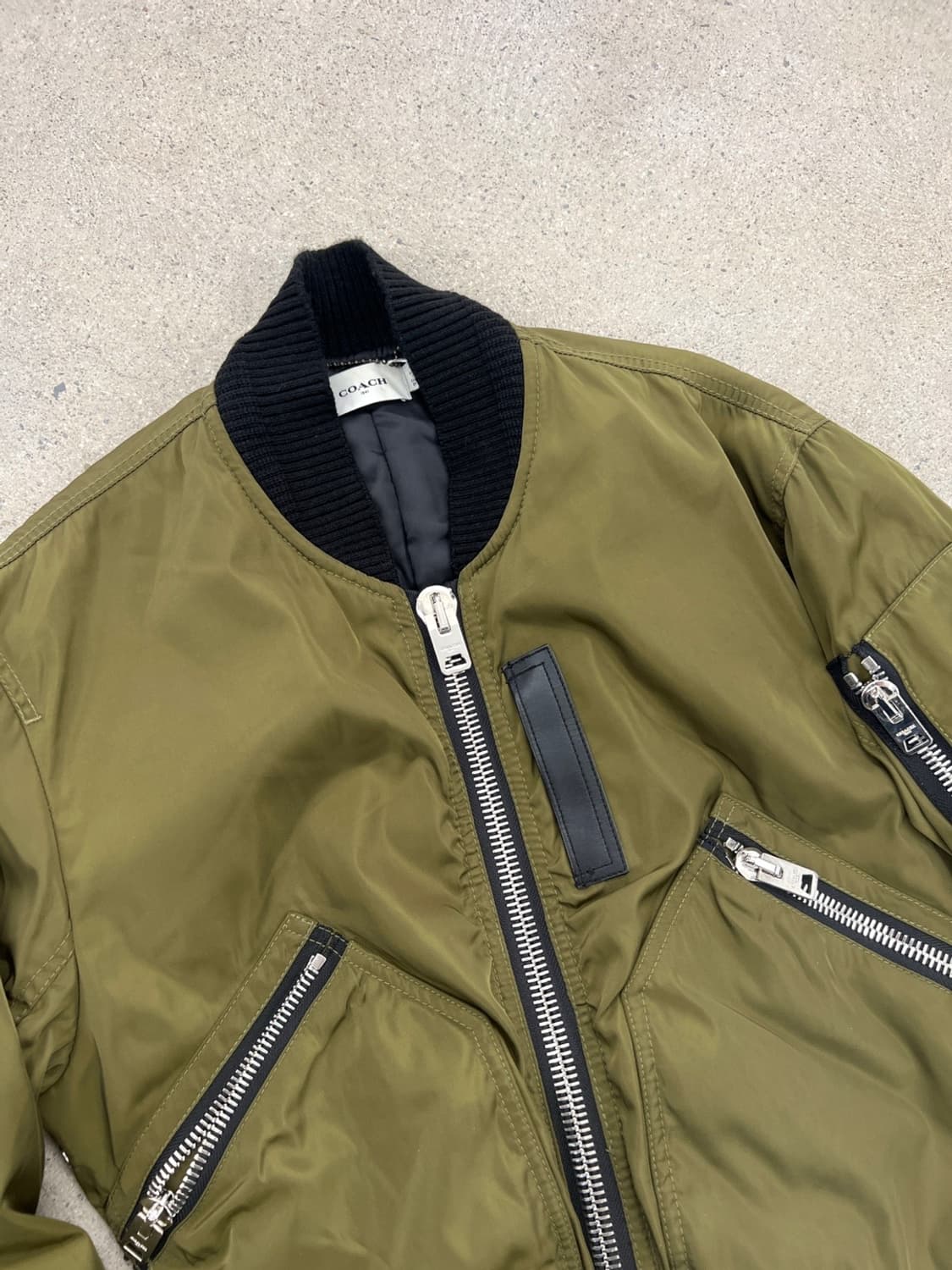코치 올리브그린 나일론 봄버 자켓 상품이미지7