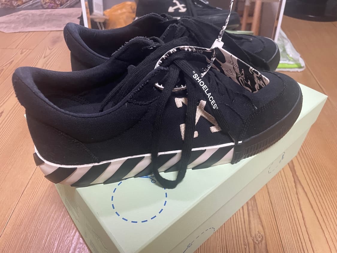 Off-White 오프화이트 벌커나이즈드 스니커즈 44 상품이미지2