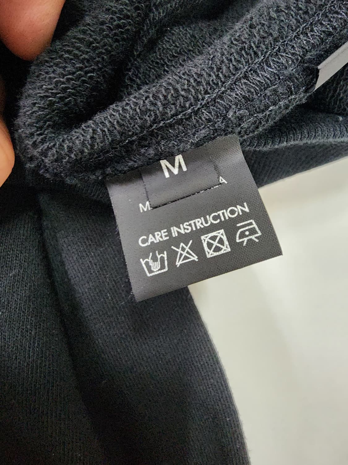 피스마이너스원 로고 블랙 후드티 상품이미지8