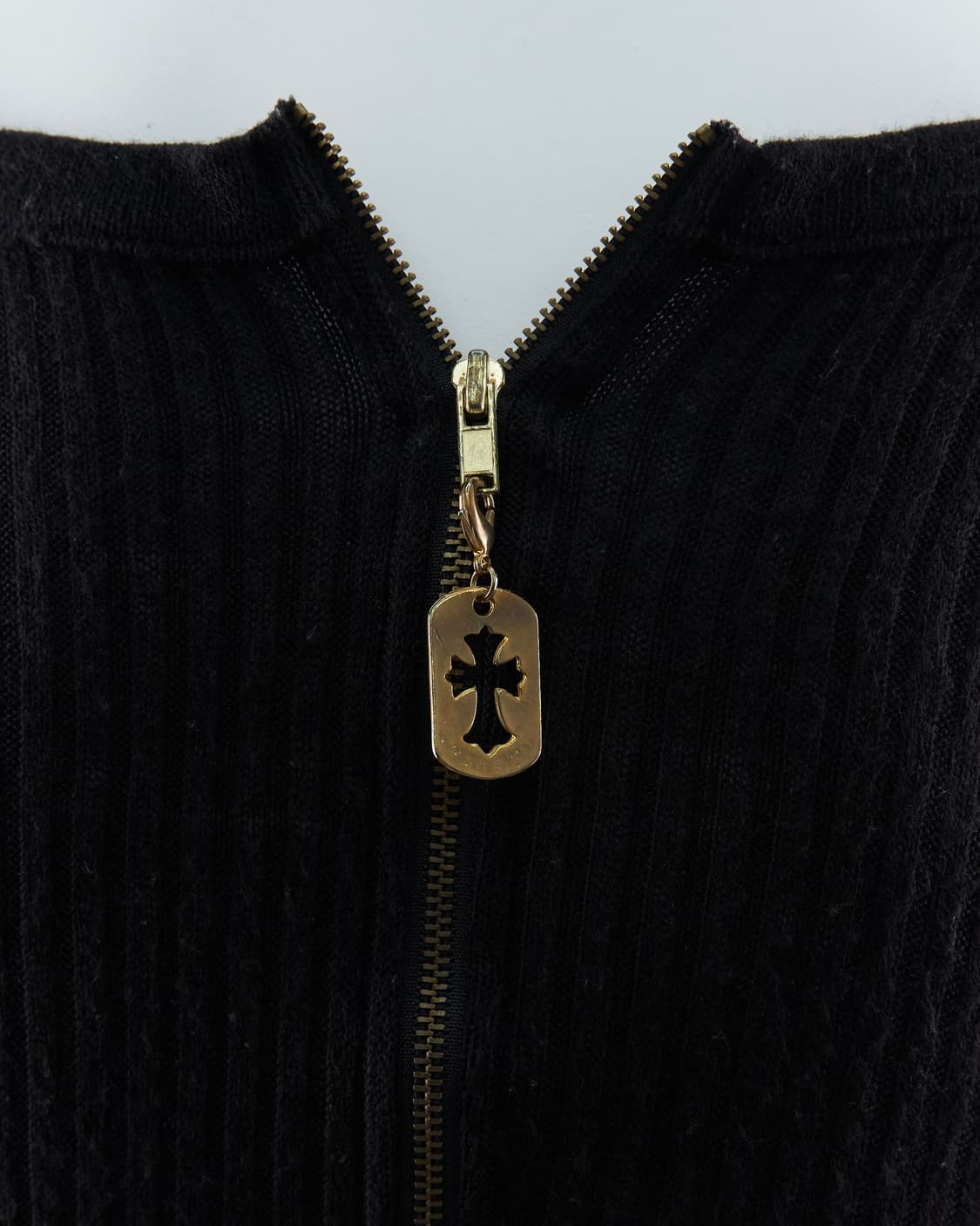 d.i.a 백 집업 디테일 골지 긴팔 슬리브리스 상품이미지4