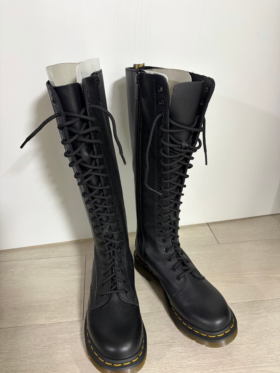 [250/새상품]닥터마틴 20홀 버지니아 1b60 상품이미지1