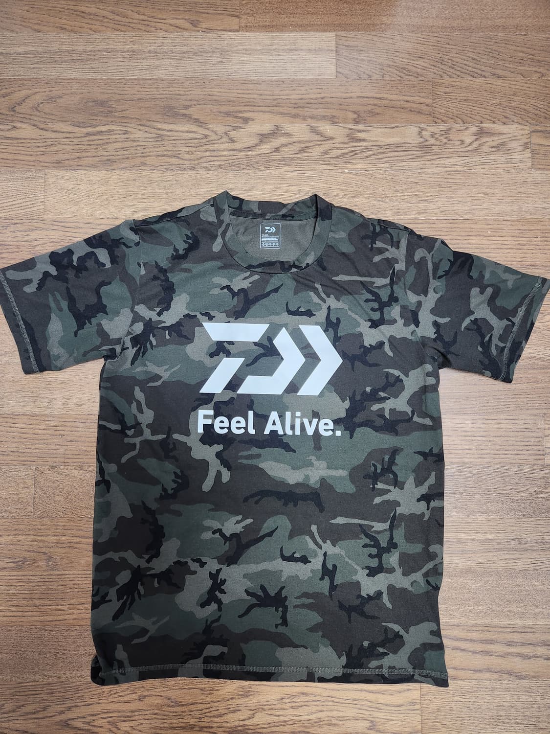 “다이와 DAIWA 카모플라쥬 로고 티셔츠 (Feel Alive.)” 상품이미지1