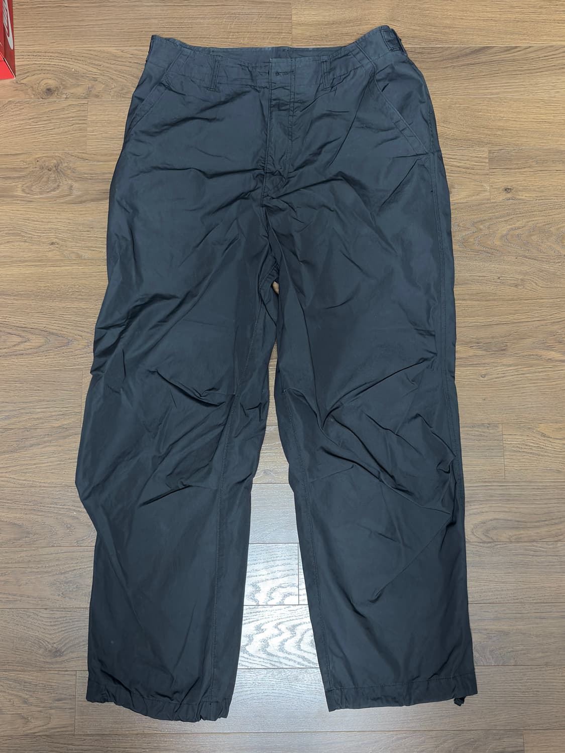 [85] 유니클로U 와이드핏 파라슈트 팬츠 다크그레이 상품이미지2