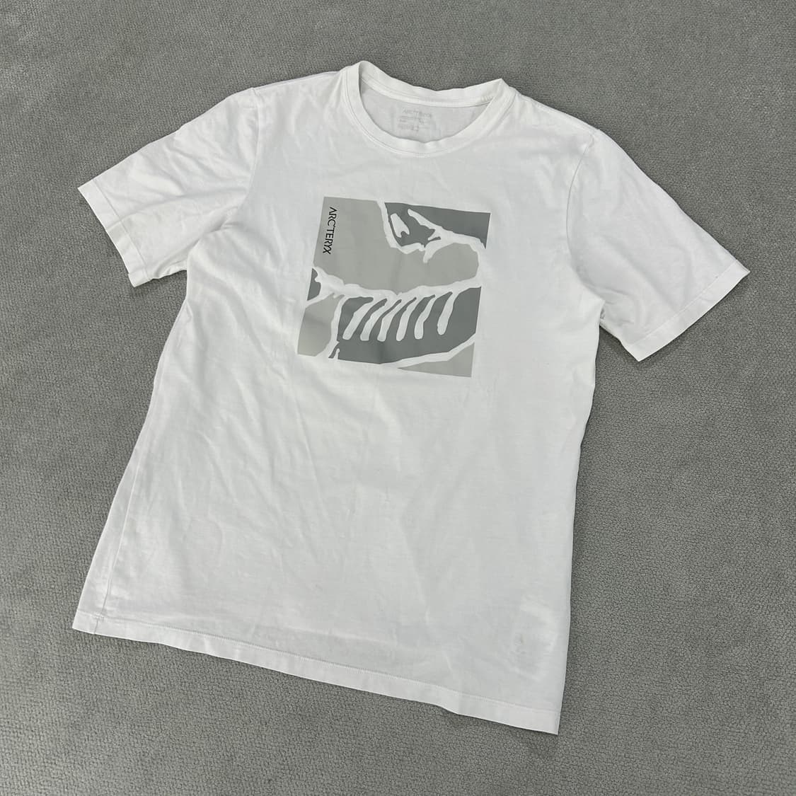 아크테릭스 화이트 티셔츠 프린팅 반팔티 s 상품이미지1