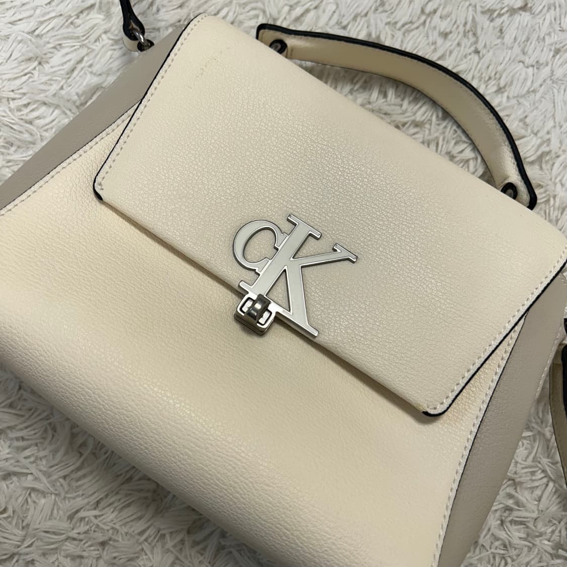 캘빈클라인 크로스백 상품이미지2