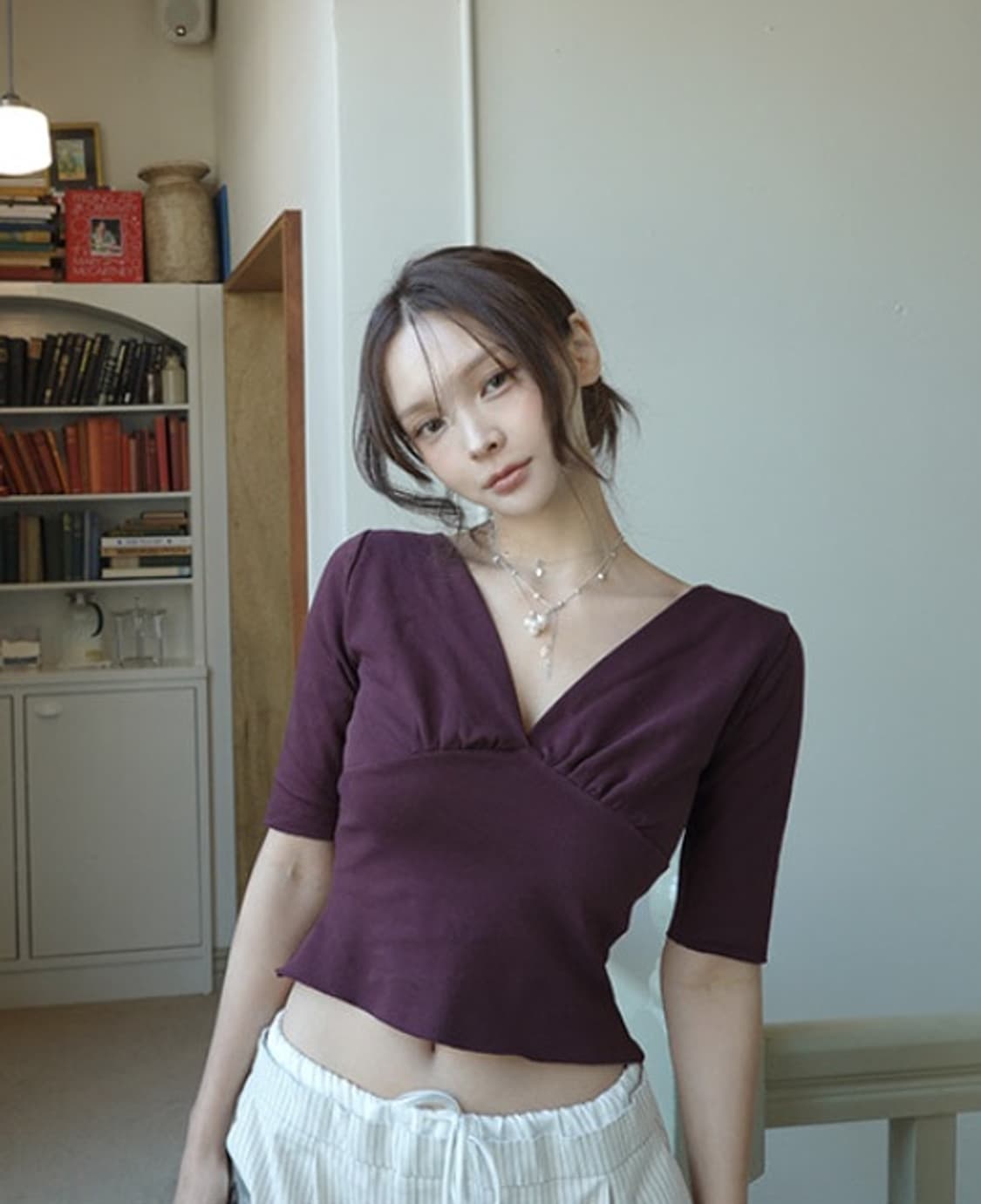 아이보렛 셔링브이넥 티 버건디 lvolette  상품이미지1