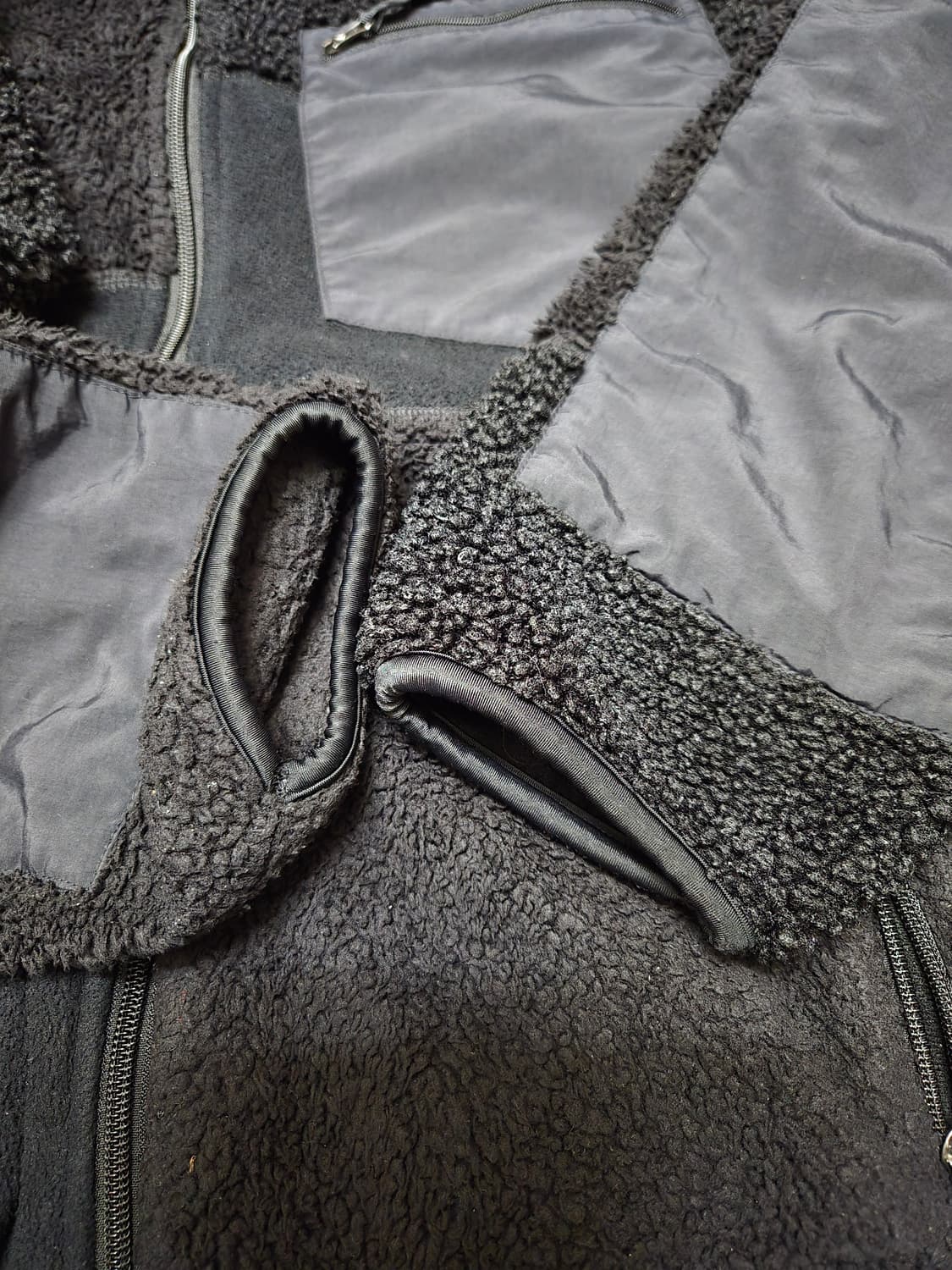 [XL] 유니클로 x 엔지니어드 가먼츠 플리스 콤비 자켓 (블랙) 상품이미지4