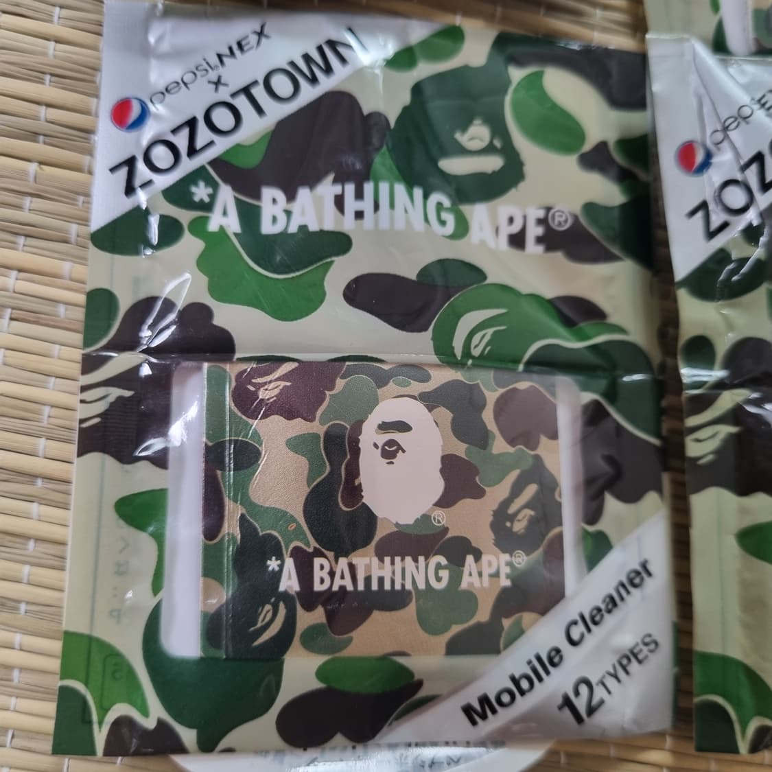 일본 베이프 마일로 X 70% 베어브릭X펩시 키링 핸드폰 클리너 총4종 상품이미지3