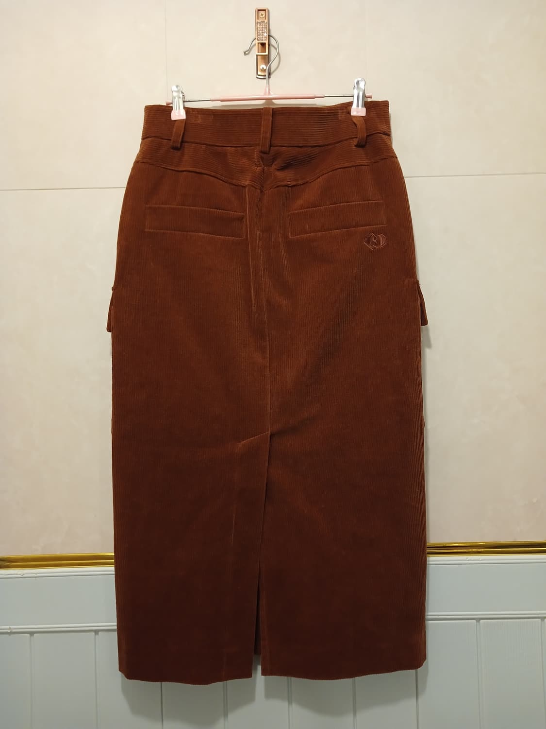 럭키슈에뜨 정품 여성 양쪽 앞트임 골덴 스커트 36 사이즈 상품이미지7