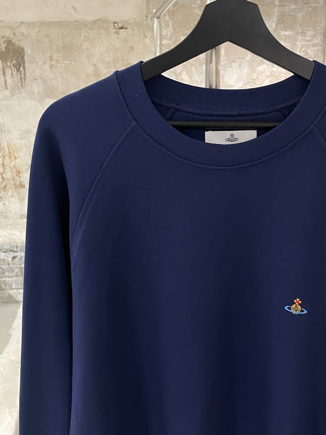 비비안 웨스트우드 네이비 블루 orb로고 래글런 스웻 셔츠 상품이미지2