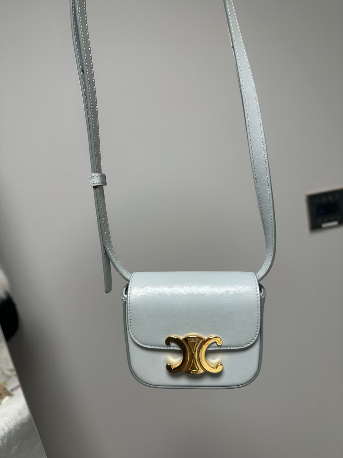 셀린느 트리옴페 미니 크로스백 상품이미지1