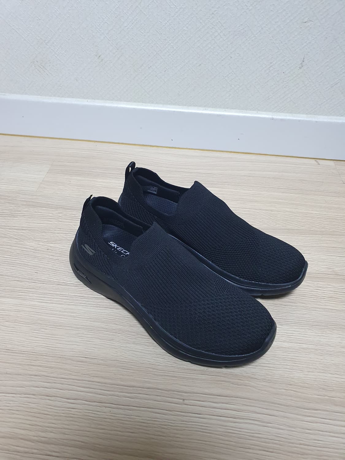 스케쳐스 아치핏 블랙 슬립온 운동화 250 상품이미지2