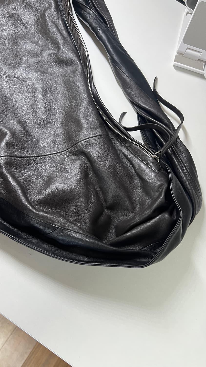 르메르 스카프백 라지 다크초콜릿 상품이미지4