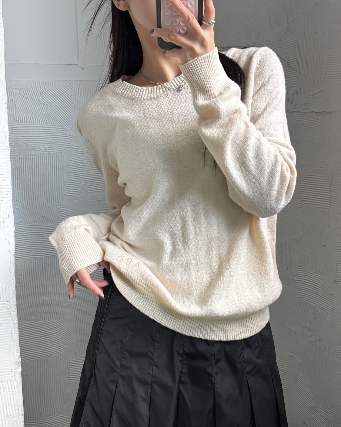 A.P.C. 아페쎄 핑크자수로고 아이보리컬러 유넥 니트 상품이미지3