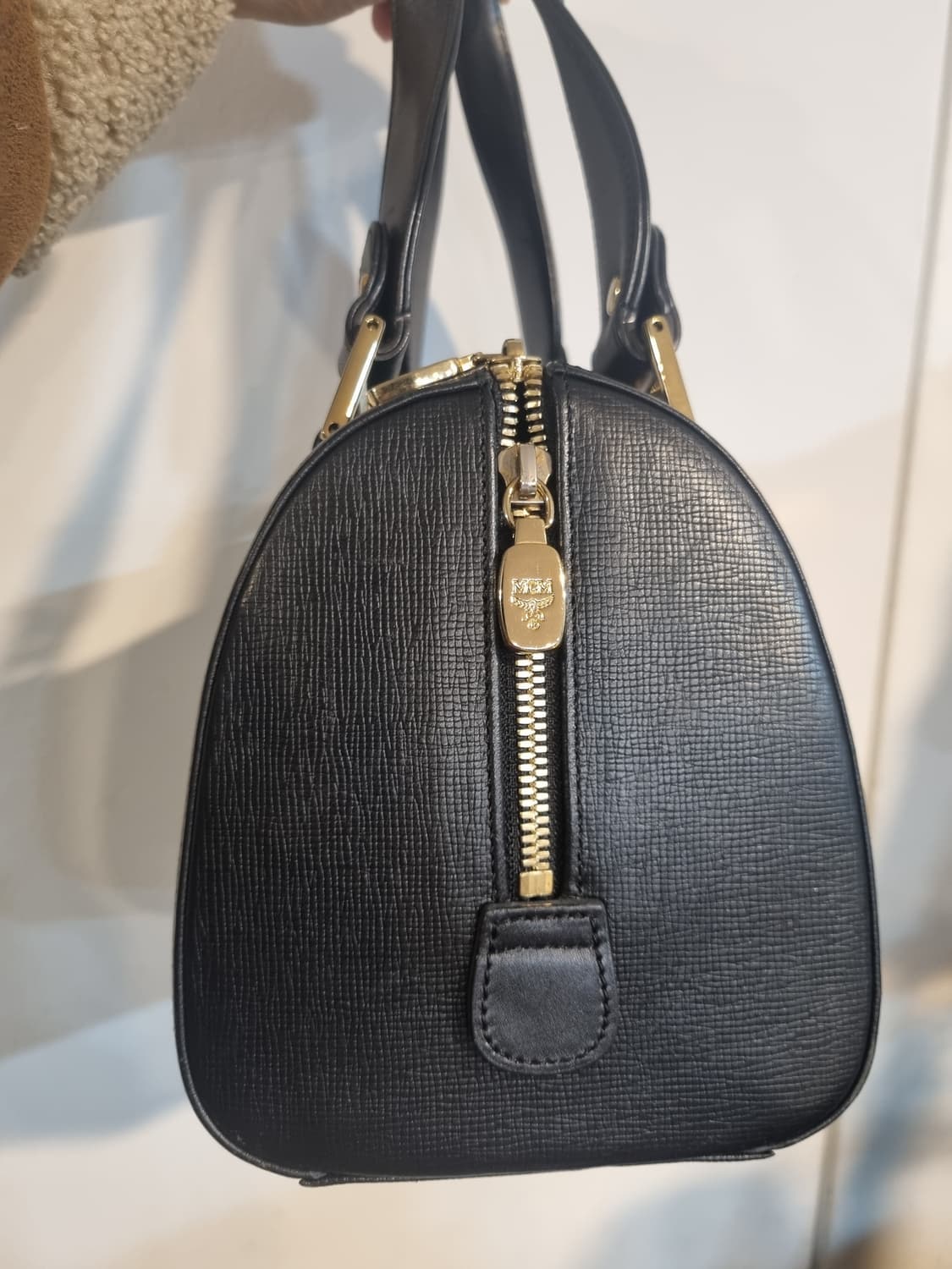 MCM 블랙 배럴 토트백 상품이미지4