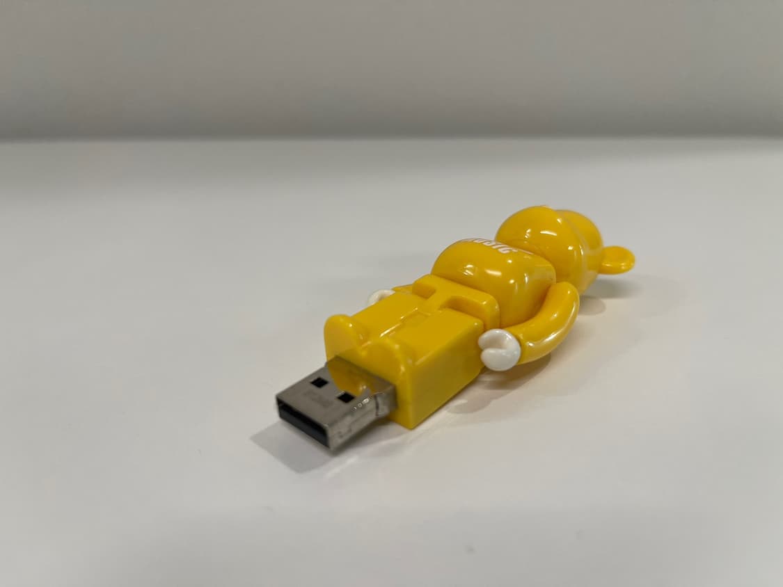 베어브릭 100% USB 메모리 옐로우 상품이미지3