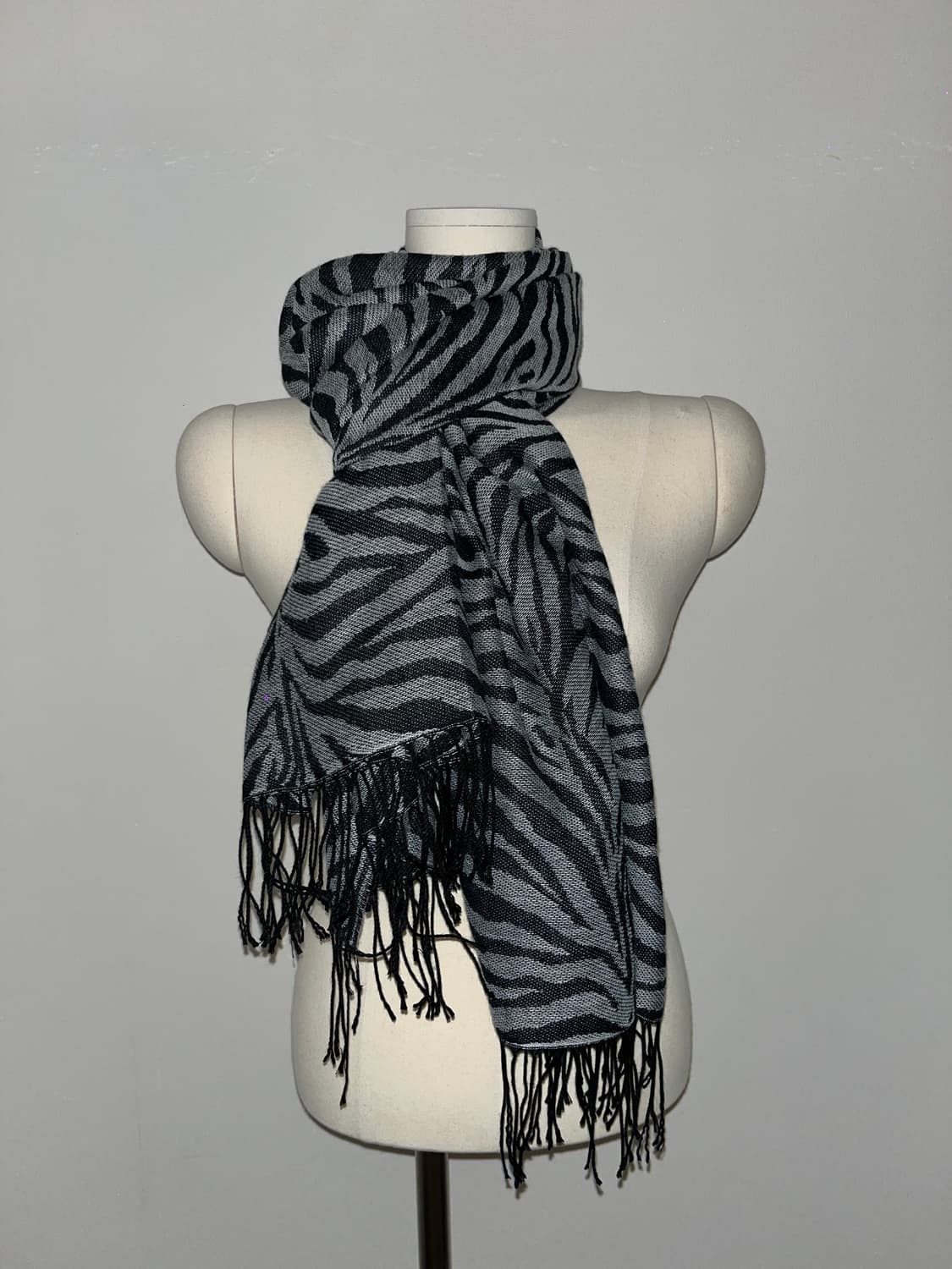 Zebra Black and White Scarf 상품이미지4