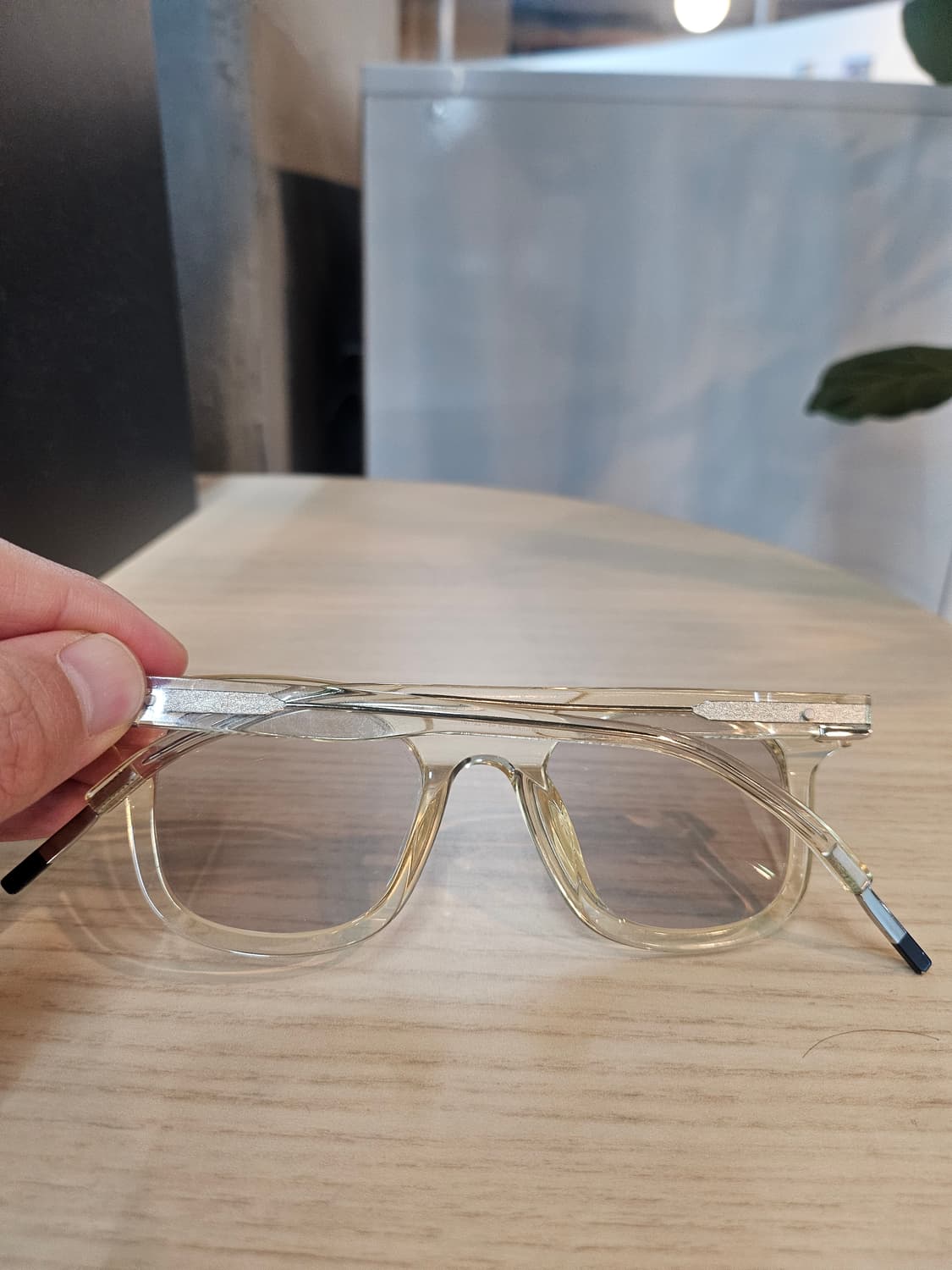 젠틀몬스터 Gentle Monster 틴트 선글라스
 상품이미지4