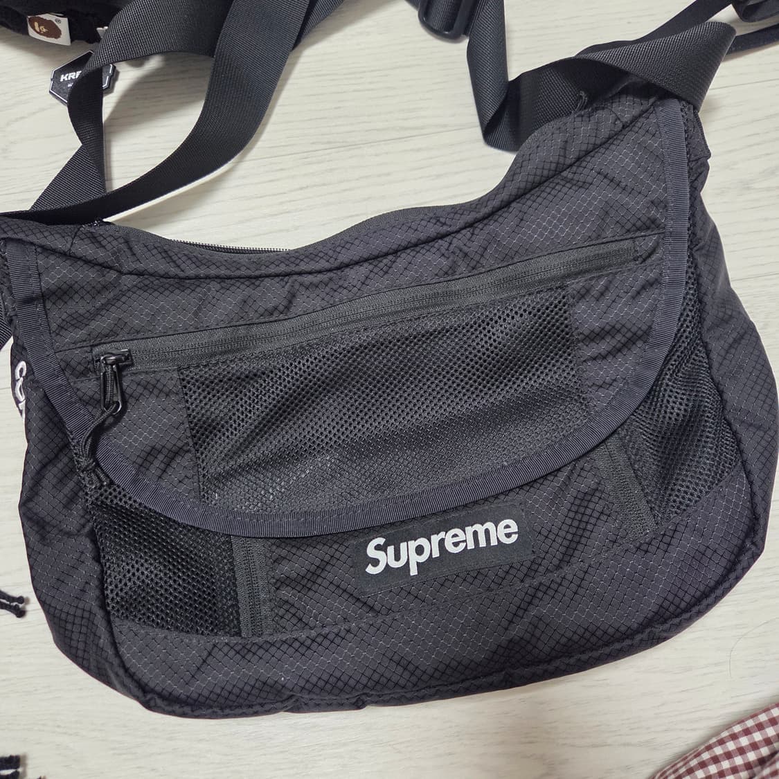 슈프림 스몰 메신저백 22ss 블랙 상품이미지1