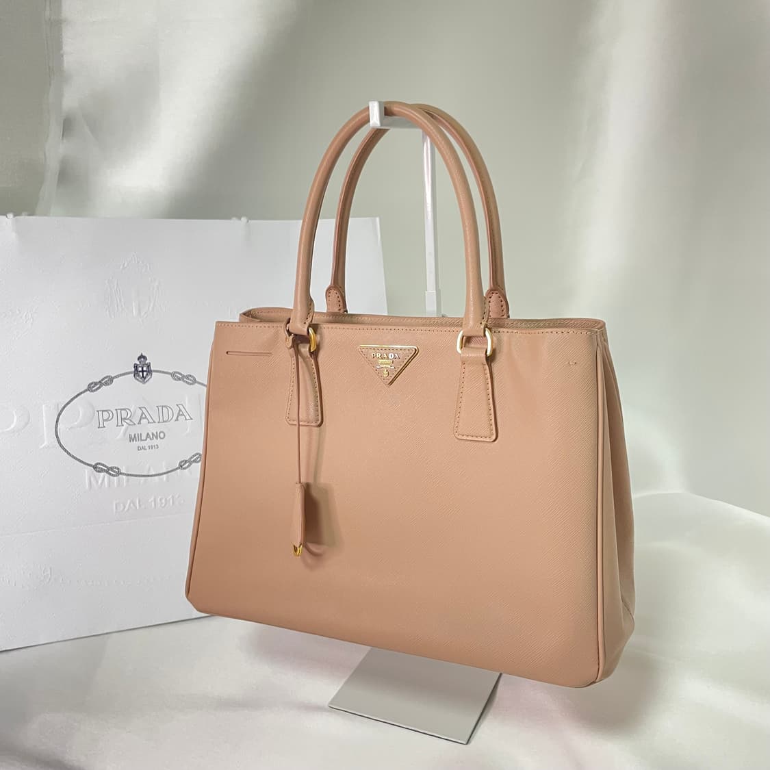 프라다 갤러리아 사피아노 미디움 토트백 핑크베이지 상품이미지1