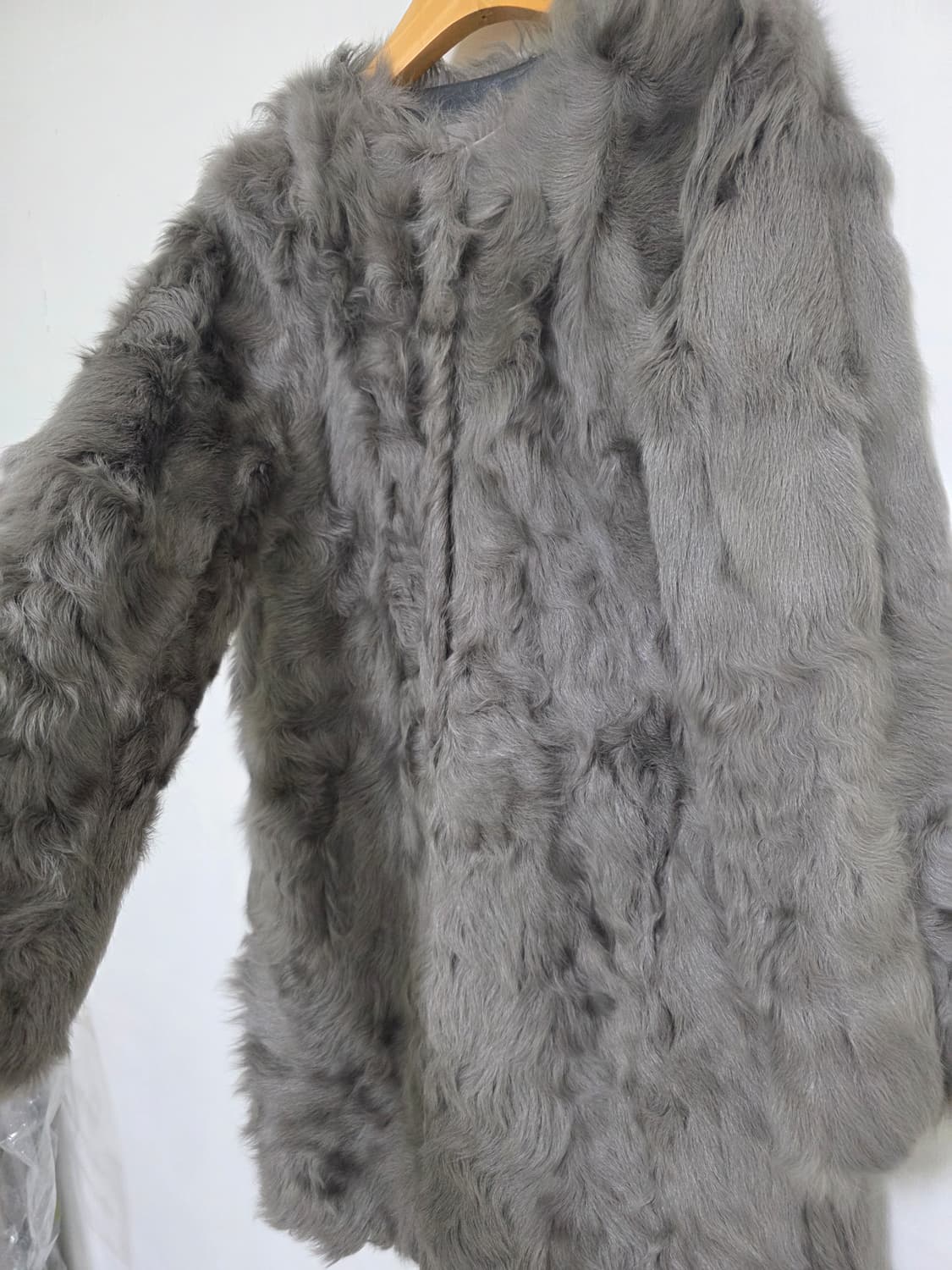 자라 ZARA WOMAN 100% 새끼양가죽 롱 퍼코트 (M사이즈) 상품이미지3